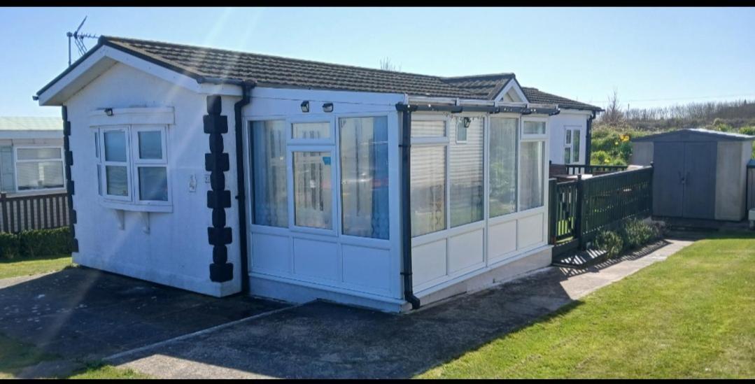 Ocean View 95 Hotel Trimingham Buitenkant foto